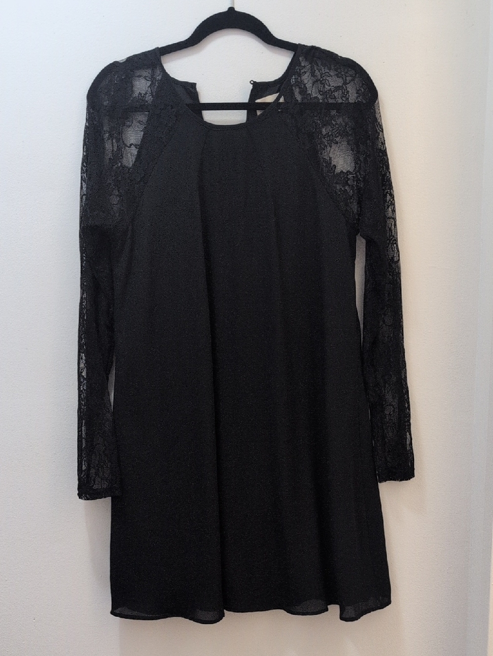Everly Black Lace Long-Sleeve Shift Dress